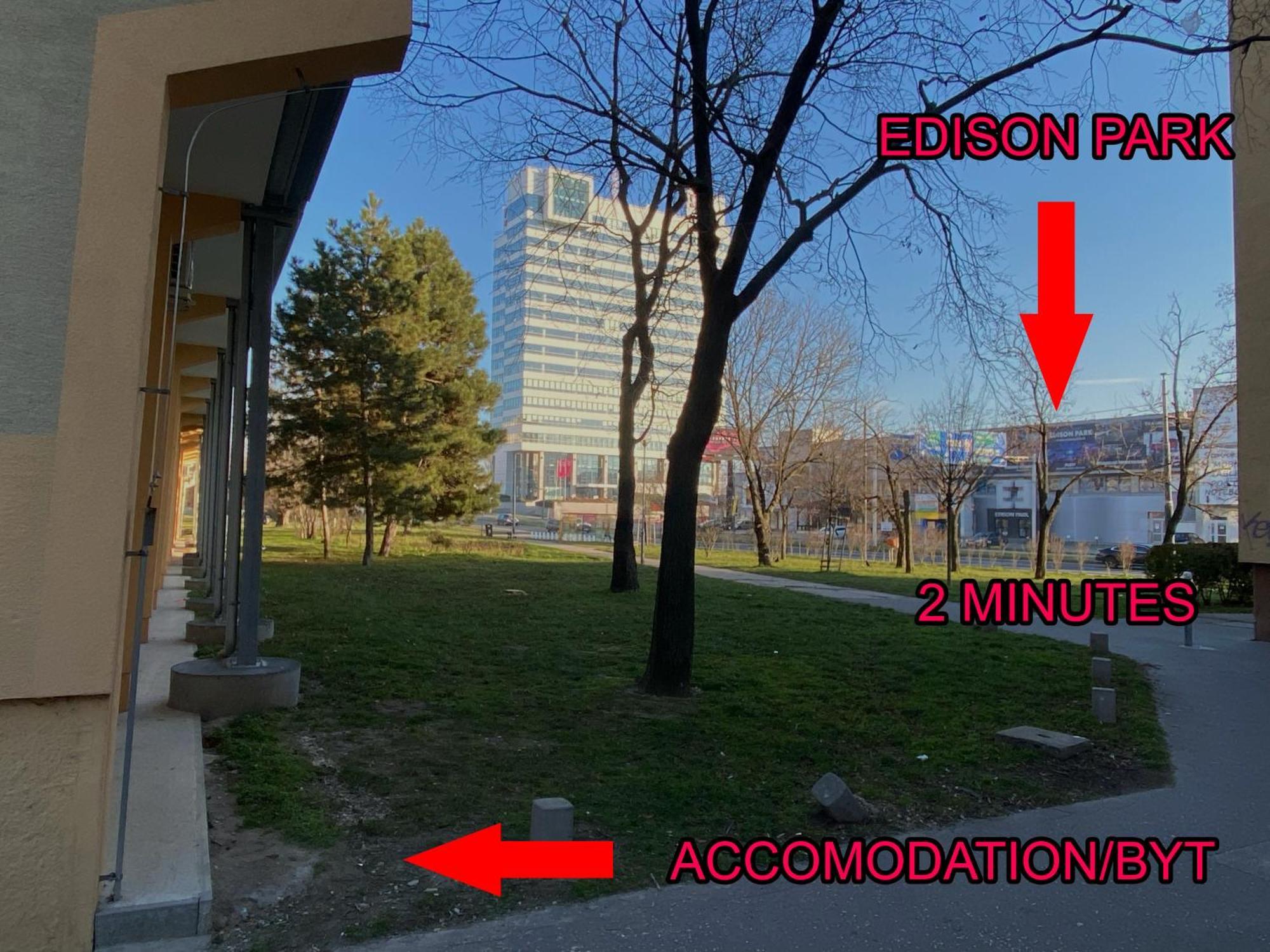 20 Minutes From Center W Coffee, Tea, Tv, And Parking * Bratysława