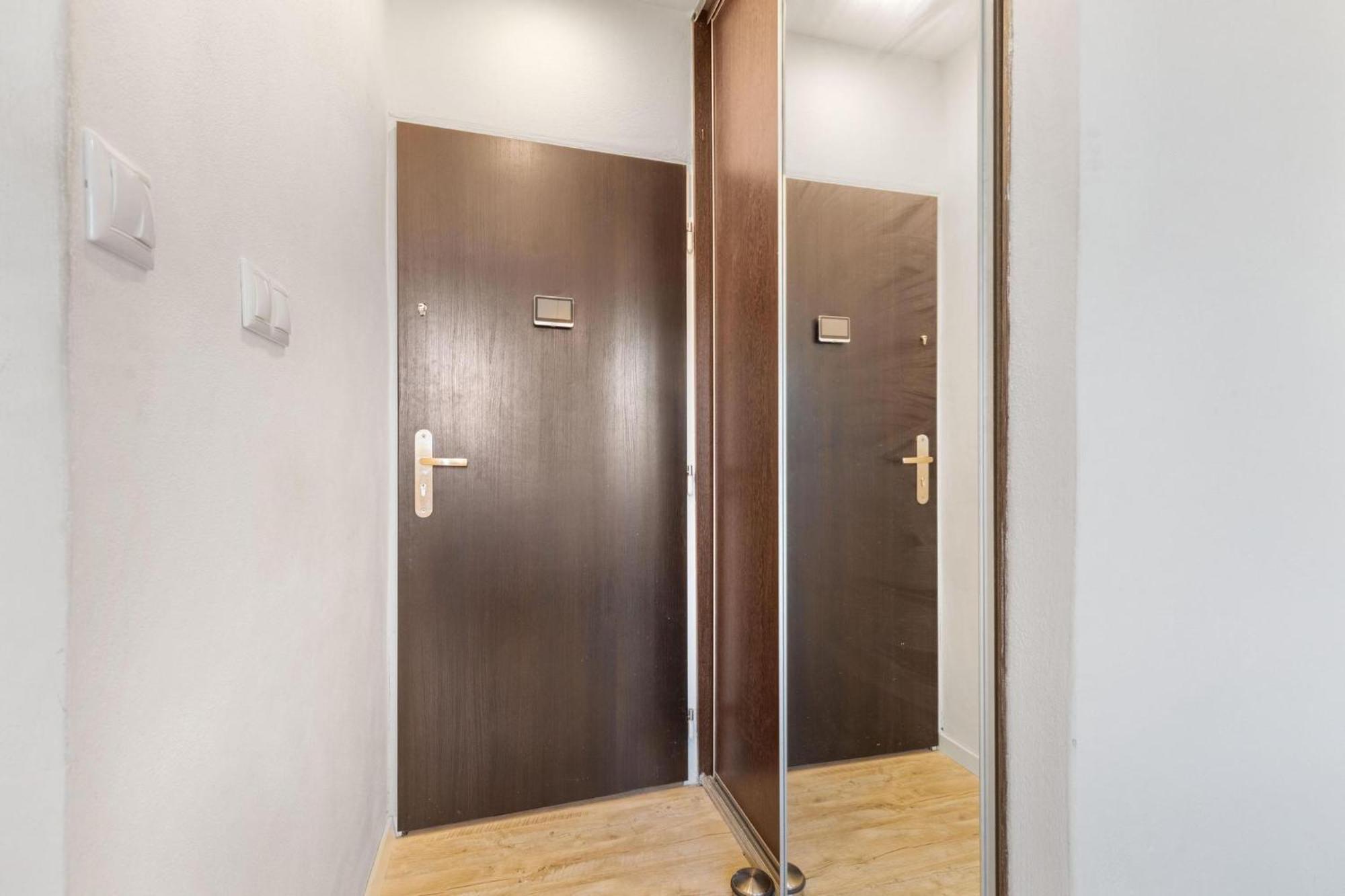 20 Minutes From Center W Coffee, Tea, Tv, And Parking Apartament